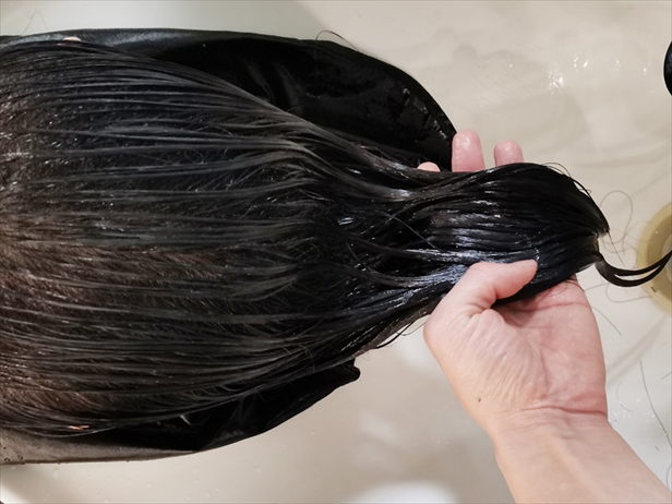 東京恵比寿大人の美容院Ref hairの髪質改善コースの工程6酸熱護髮塗布