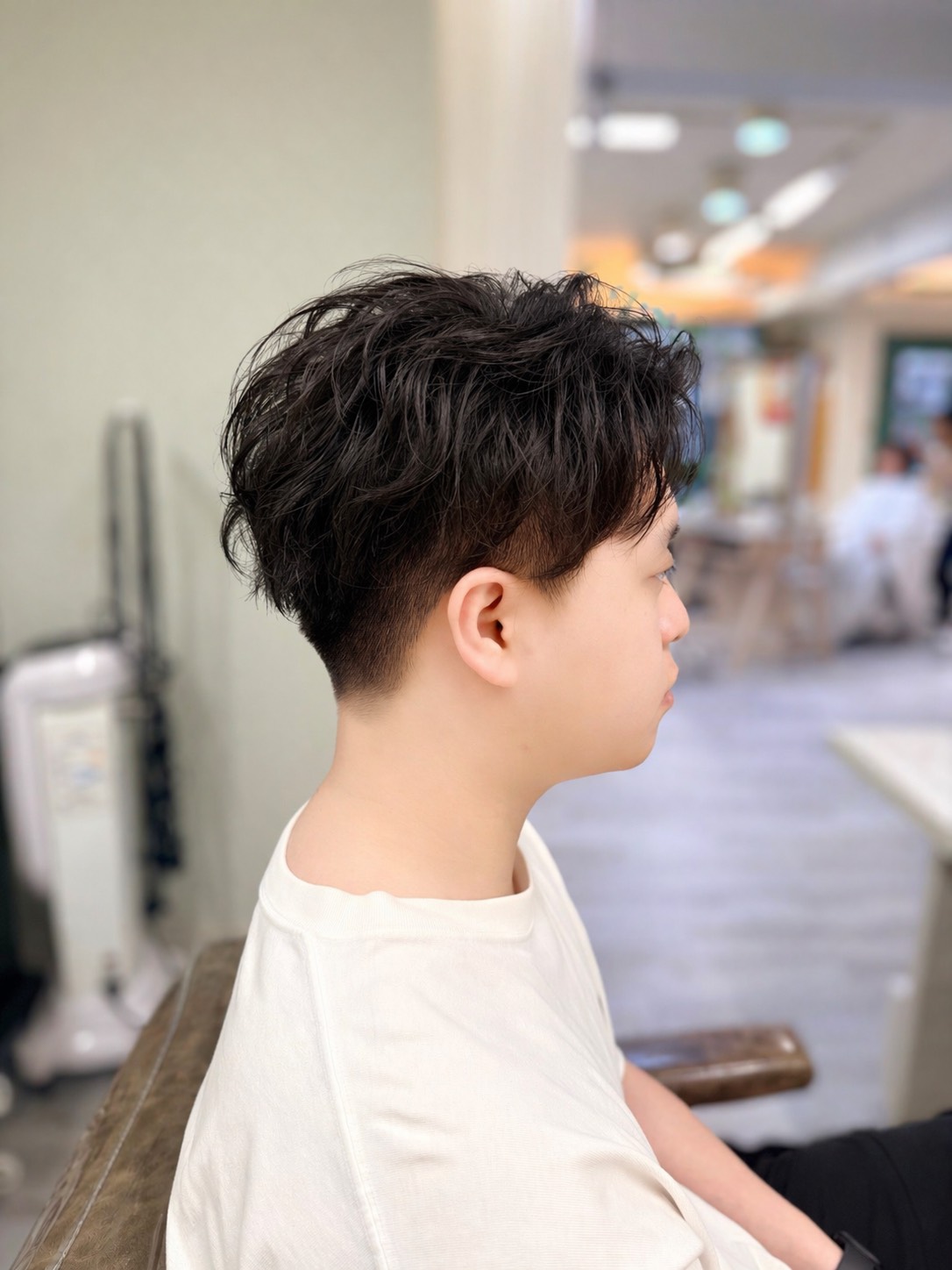 男生自然微彎燙 側面