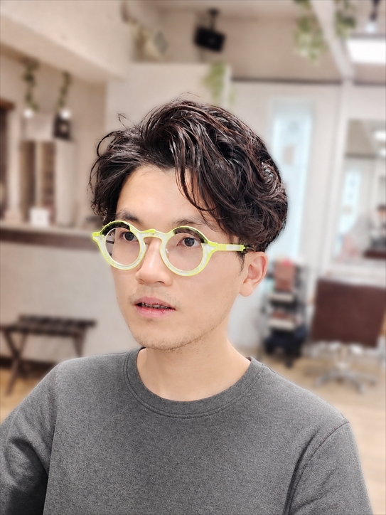 男生成熟感分線波紋燙 側面